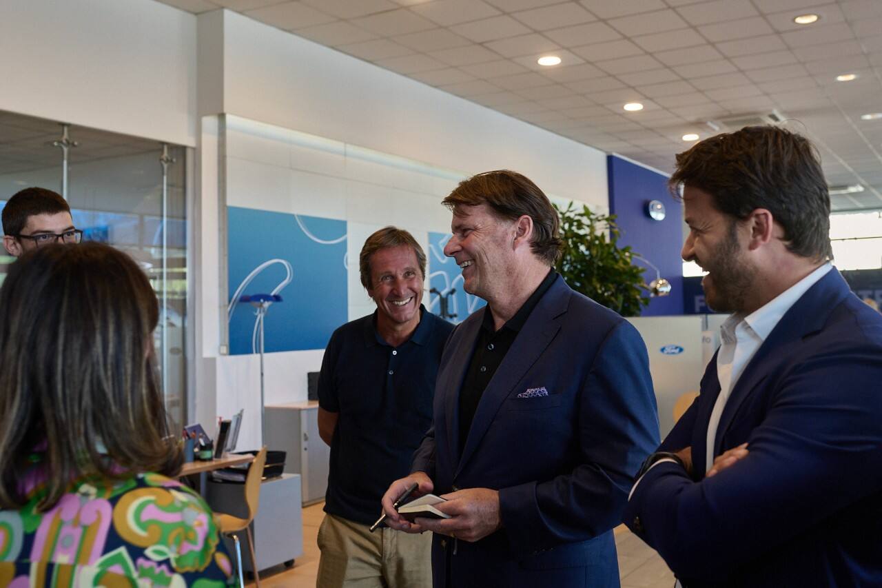 Jim Farley speaking to the Parolini family at the Iperauto S.p.A dealership.